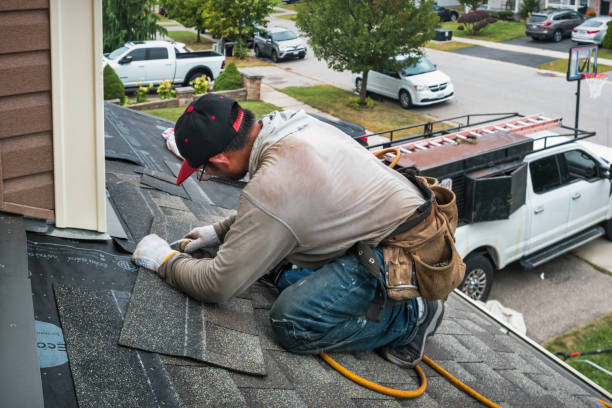 Professional Roofing technician working in Farmington, IL